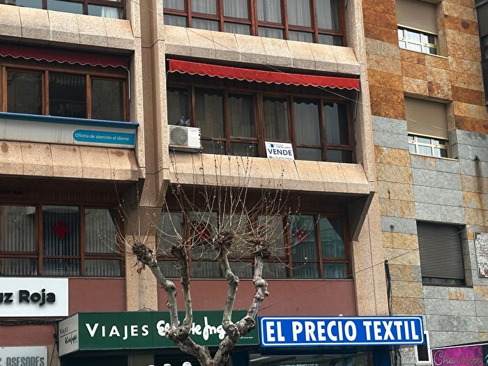 Casas en venta y pisos alquiler - 2