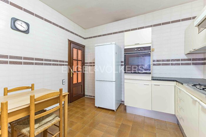 Casas en venta y pisos alquiler - 3