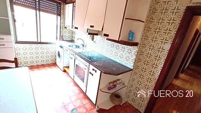 Casas en venta y pisos alquiler - 3