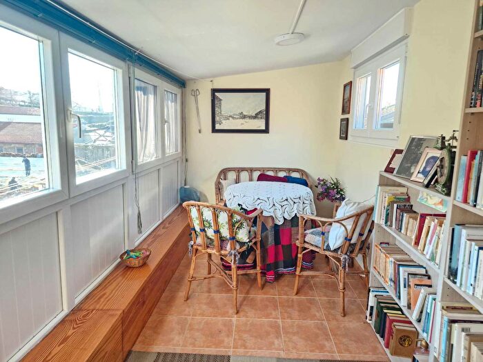 Casas en venta y pisos alquiler - 3