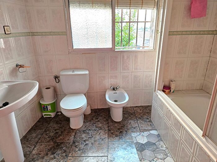 Casas en venta y pisos alquiler - 3