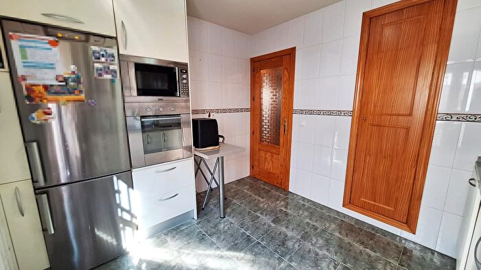 Casas en venta y pisos alquiler - 3