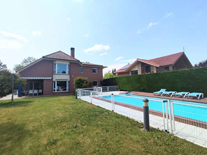 Casas en venta y pisos alquiler - 1