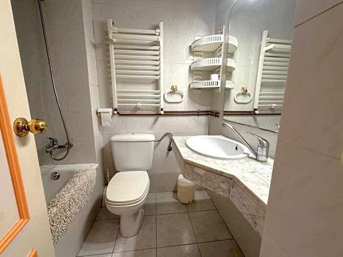 Casas en venta y pisos alquiler - 2