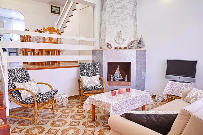 Casas en venta y pisos alquiler - 3