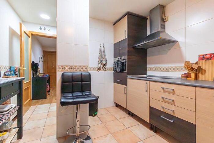 Casas en venta y pisos alquiler - 3