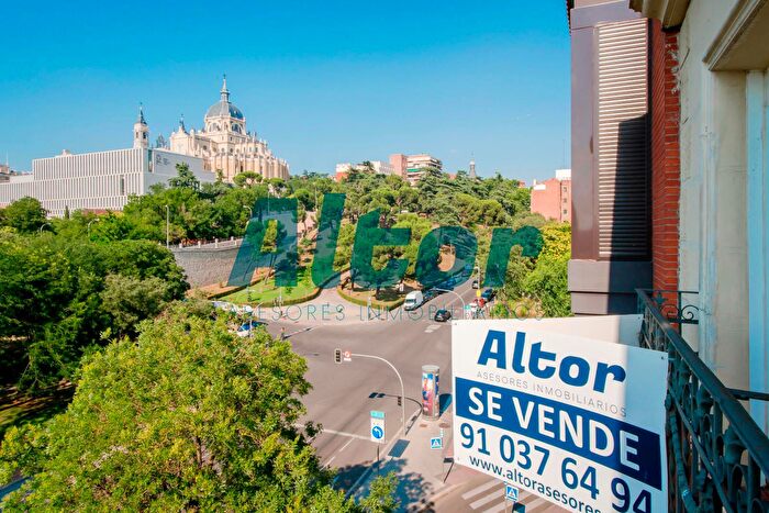 Piso en venta en Centro, Palacio de 2 habitaciones