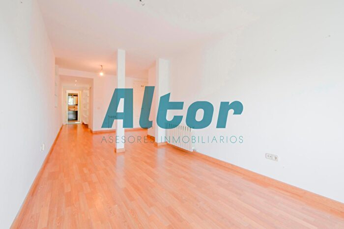 Casas en venta y pisos alquiler - 3