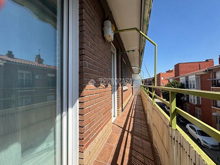 Casas en venta y pisos alquiler - 3