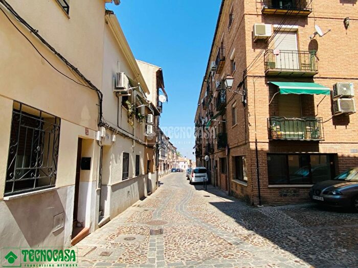Casas en venta y pisos alquiler - 1