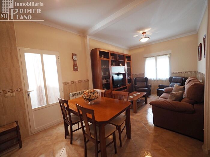 Casas en venta y pisos alquiler - 1