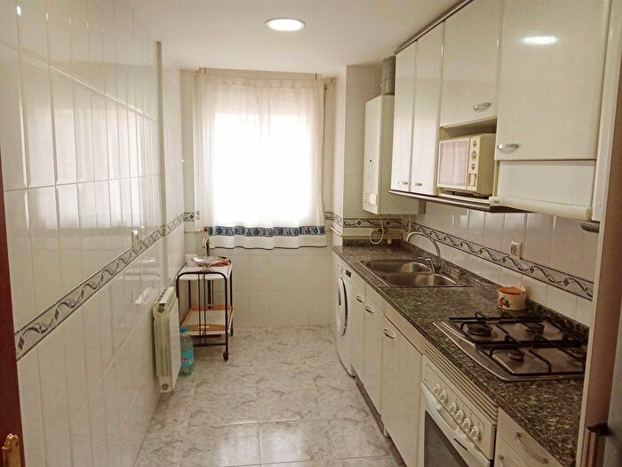 Casas en venta y pisos alquiler - 3