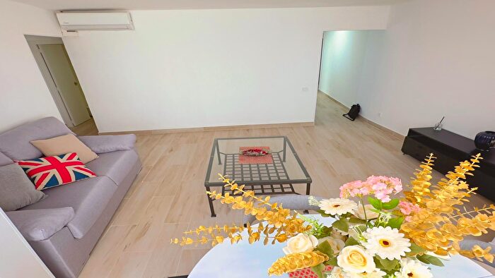 Casas en venta y pisos alquiler - 2