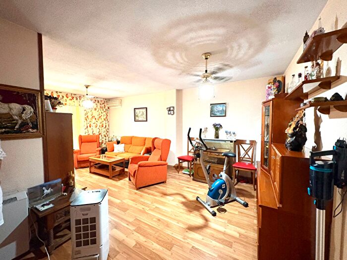 Casas en venta y pisos alquiler - 2