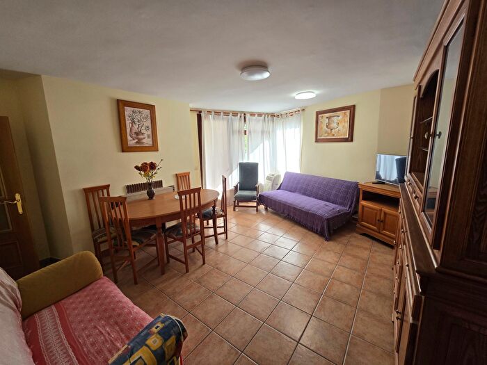 Casas en venta y pisos alquiler - 1