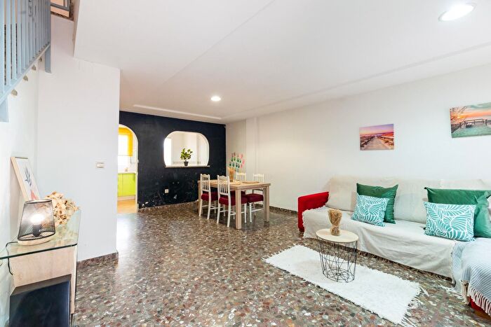 Casas en venta y pisos alquiler - 1