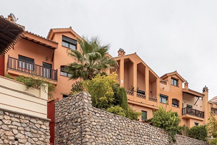 Casa en venta en Genil, Crta De la Sierra de 4 habitaciones