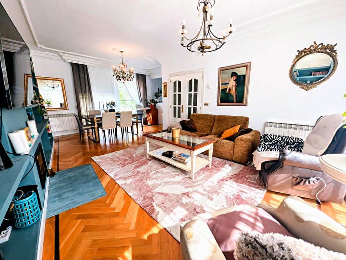 Casas en venta y pisos alquiler - 1
