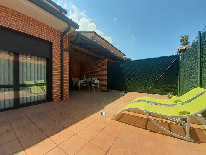 Casa en venta en Renedo de Esgueva, Valladolid de 4 habitaciones