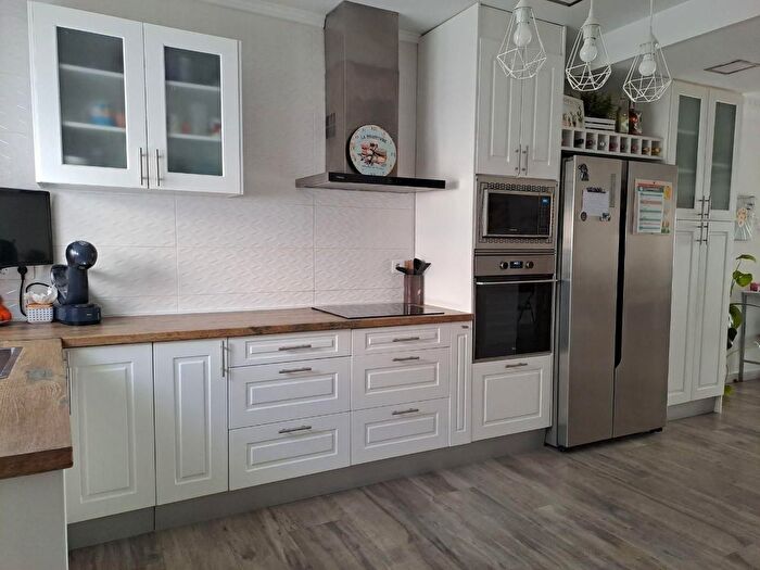 Casas en venta y pisos alquiler - 1