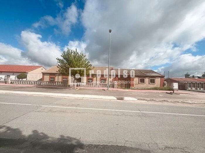 Casas en venta y pisos alquiler - 2
