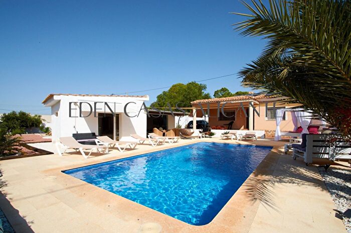Casa en venta en Busot, Alicante de 2 habitaciones