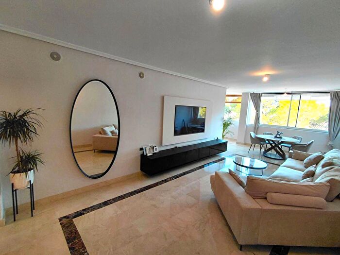Piso en venta en Marbella Centro, Valdeolletas Las Cancelas Xarblanca de 2 habitaciones