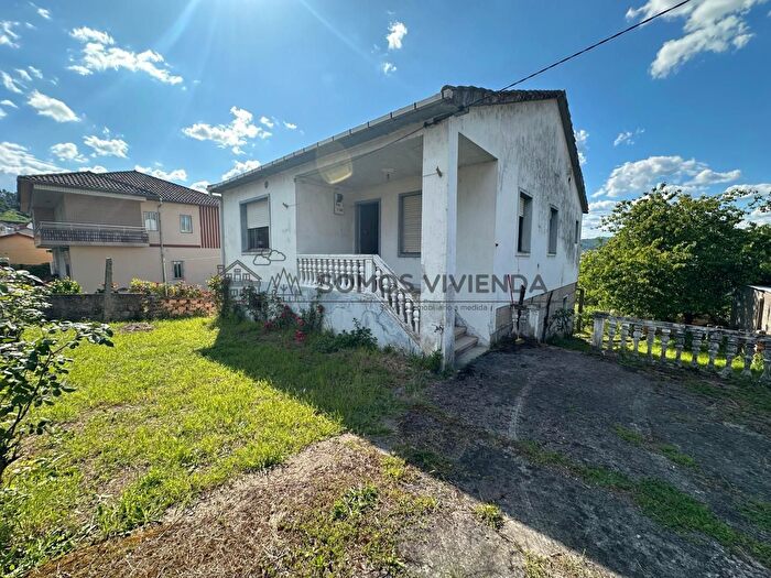 Casa en venta en As Lagoas, Ourense Capital de 3 habitaciones