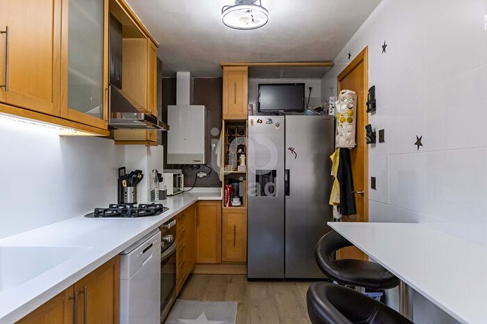 Casas en venta y pisos alquiler - 3