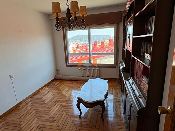 Casas en venta y pisos alquiler - 3