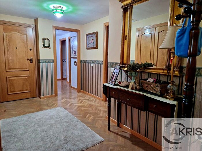 Casas en venta y pisos alquiler - 3