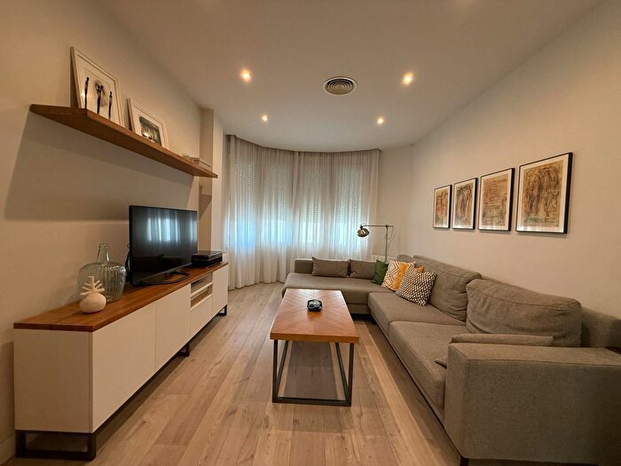 Casas en venta y pisos alquiler - 1