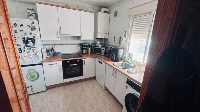 Casas en venta y pisos alquiler - 3