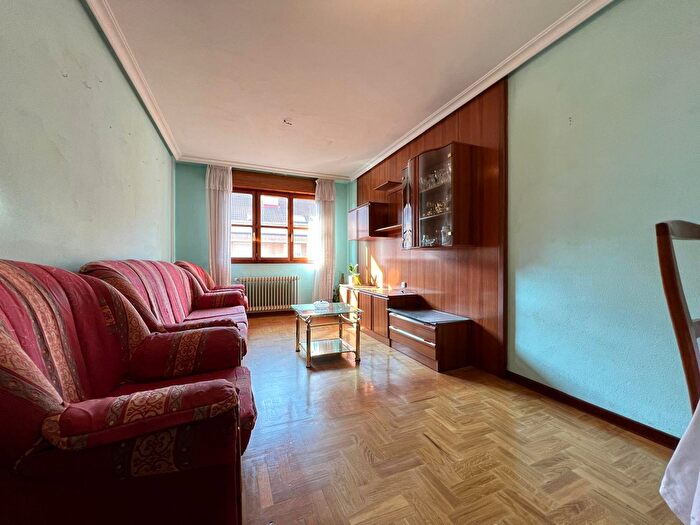Casas en venta y pisos alquiler - 3