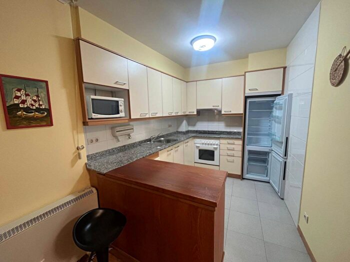 Casas en venta y pisos alquiler - 3