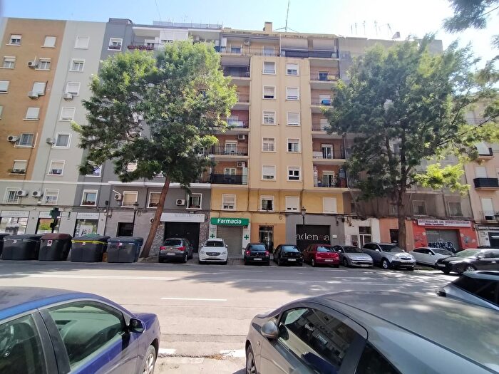 Casas en venta y pisos alquiler - 1