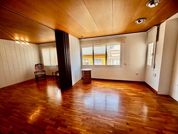 Casas en venta y pisos alquiler - 1
