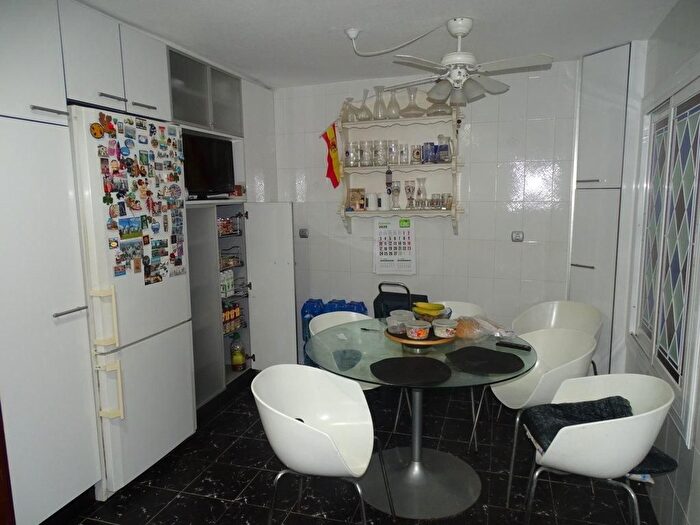 Casas en venta y pisos alquiler - 3