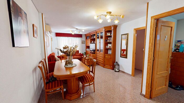 Casas en venta y pisos alquiler - 1