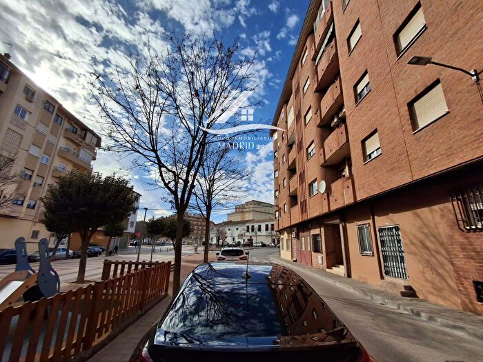 Casas en venta y pisos alquiler - 1