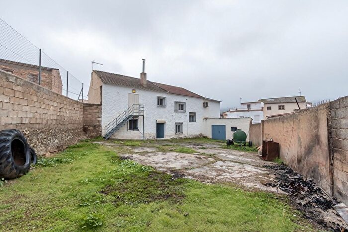 Casas en venta y pisos alquiler - 1