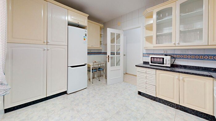 Casas en venta y pisos alquiler - 1