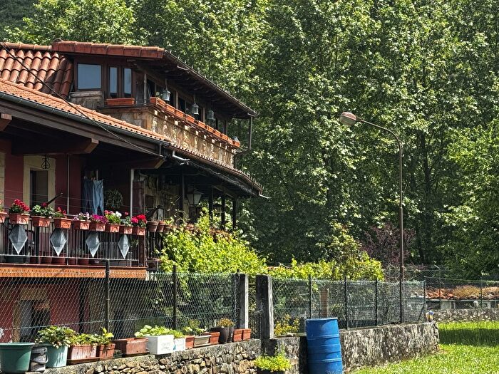 Casa en venta en Villacarriedo, Cantabria de 4 habitaciones