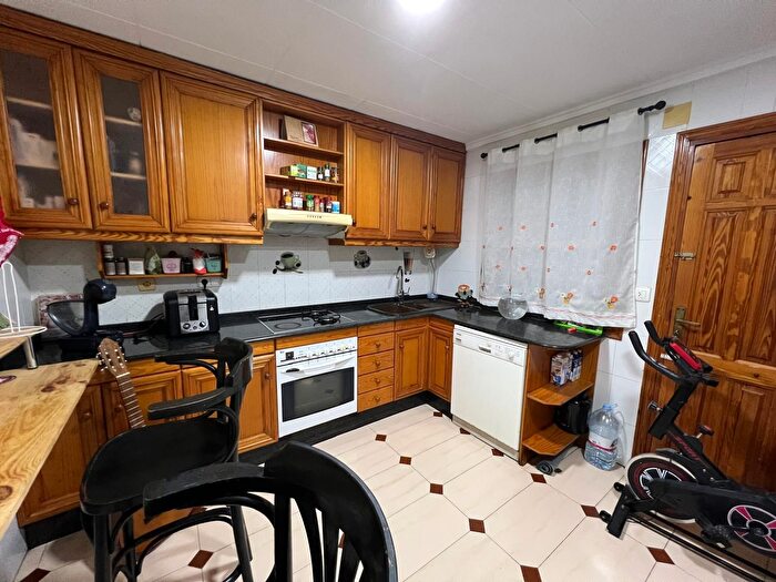 Casas en venta y pisos alquiler - 3