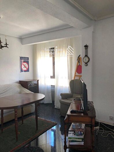 Casas en venta y pisos alquiler - 3