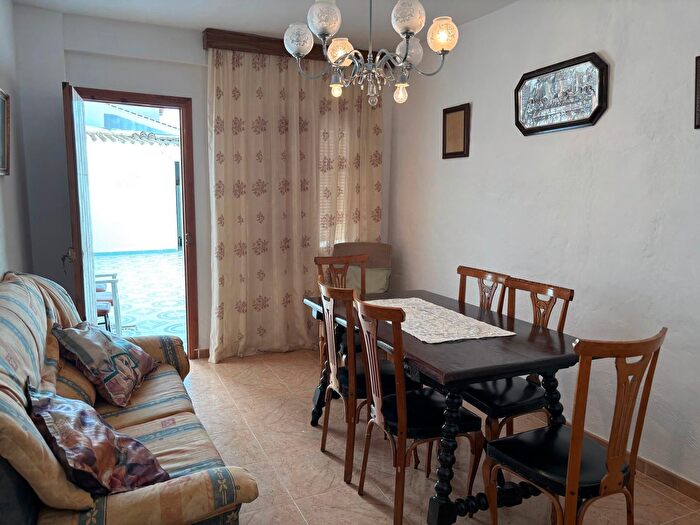 Casas en venta y pisos alquiler - 1