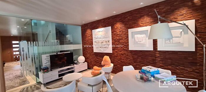 Casa en venta en Ciutat Jardí, Lleida Capital de 7 habitaciones