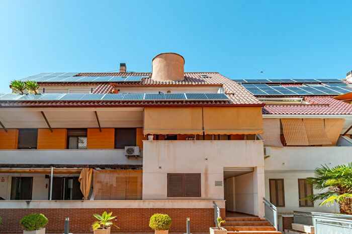 Casas en venta y pisos alquiler - 3