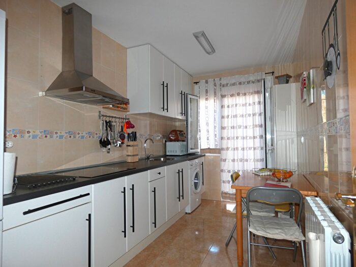 Casas en venta y pisos alquiler - 2