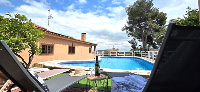 Casa en venta en Sierra Perenchiza Cumbres de Calicanto Sto Domingo, Chiva de 5 habitaciones